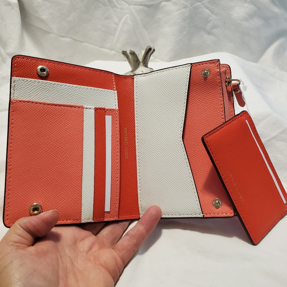 Michael Kors Wallet - Picture 4 of 5